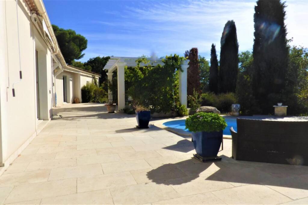 Ibis - Villa Avec Piscine, Jardin Et Parking آرْلْ المظهر الخارجي الصورة