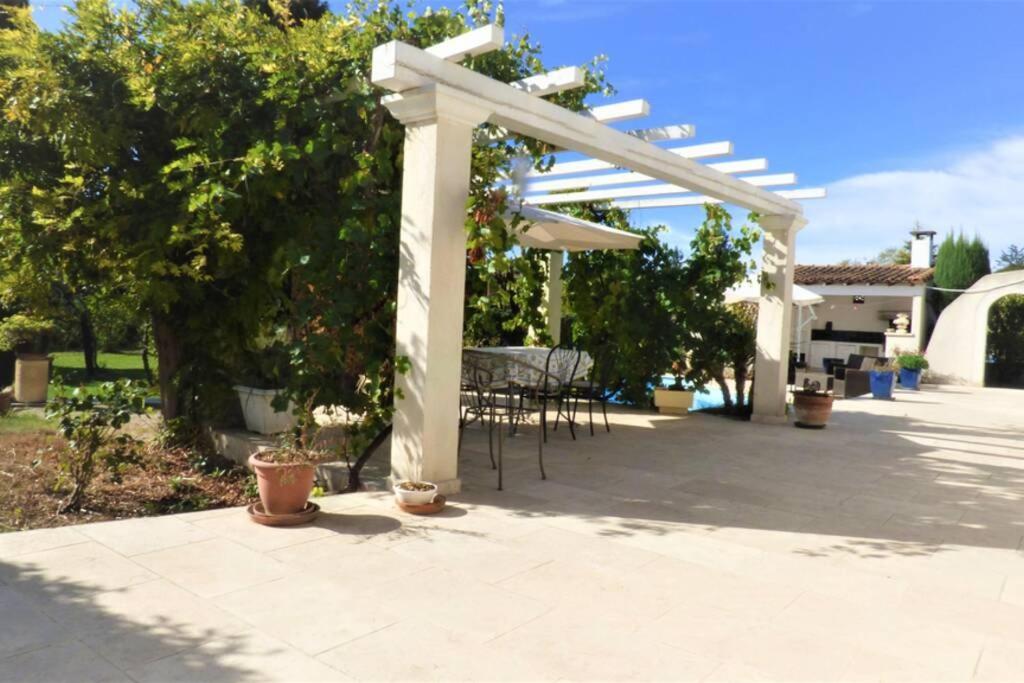 Ibis - Villa Avec Piscine, Jardin Et Parking آرْلْ المظهر الخارجي الصورة